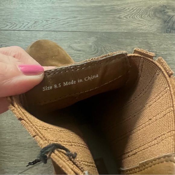 Dolce Vita Caster H2O Booties in Camel Suede NWT - Picture 7 of 7